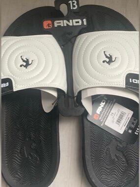 NWT Mens Sandals